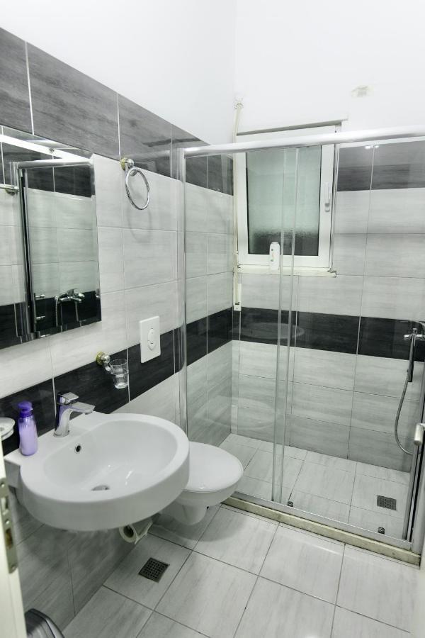 Hotel Vila Dedej Durrës Kültér fotó