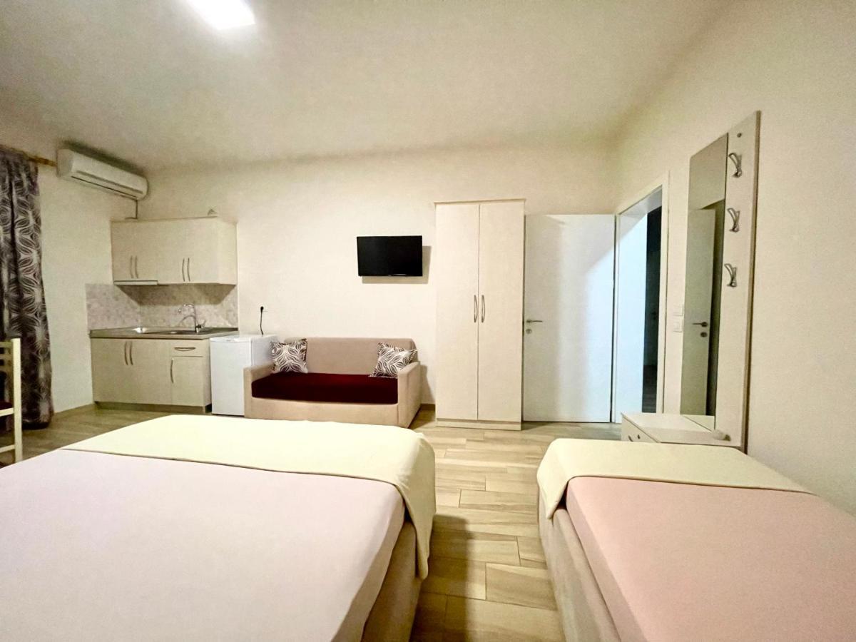 Hotel Vila Dedej Durrës Kültér fotó
